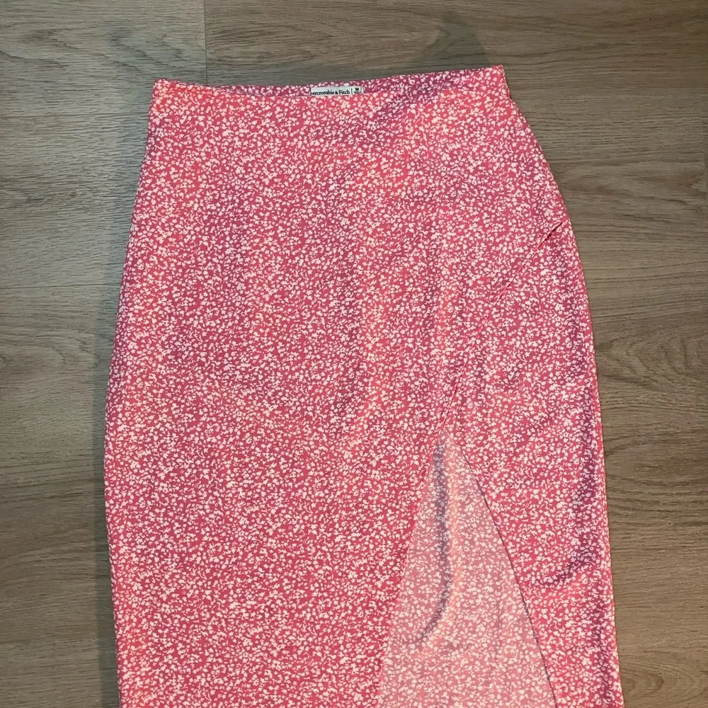 Abercrombie & Fitch Pink Women's Skirt - Picture 3 of 5